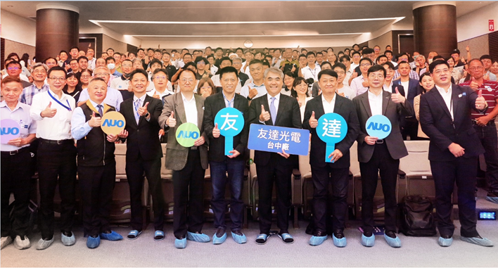 友達以太陽能解決方案領航者，跨足建築領域，4日在台中廠區舉辦「光電建築一體化研討會」，邀請產業先驅共同推動綠化，打造新一代智慧綠建築。